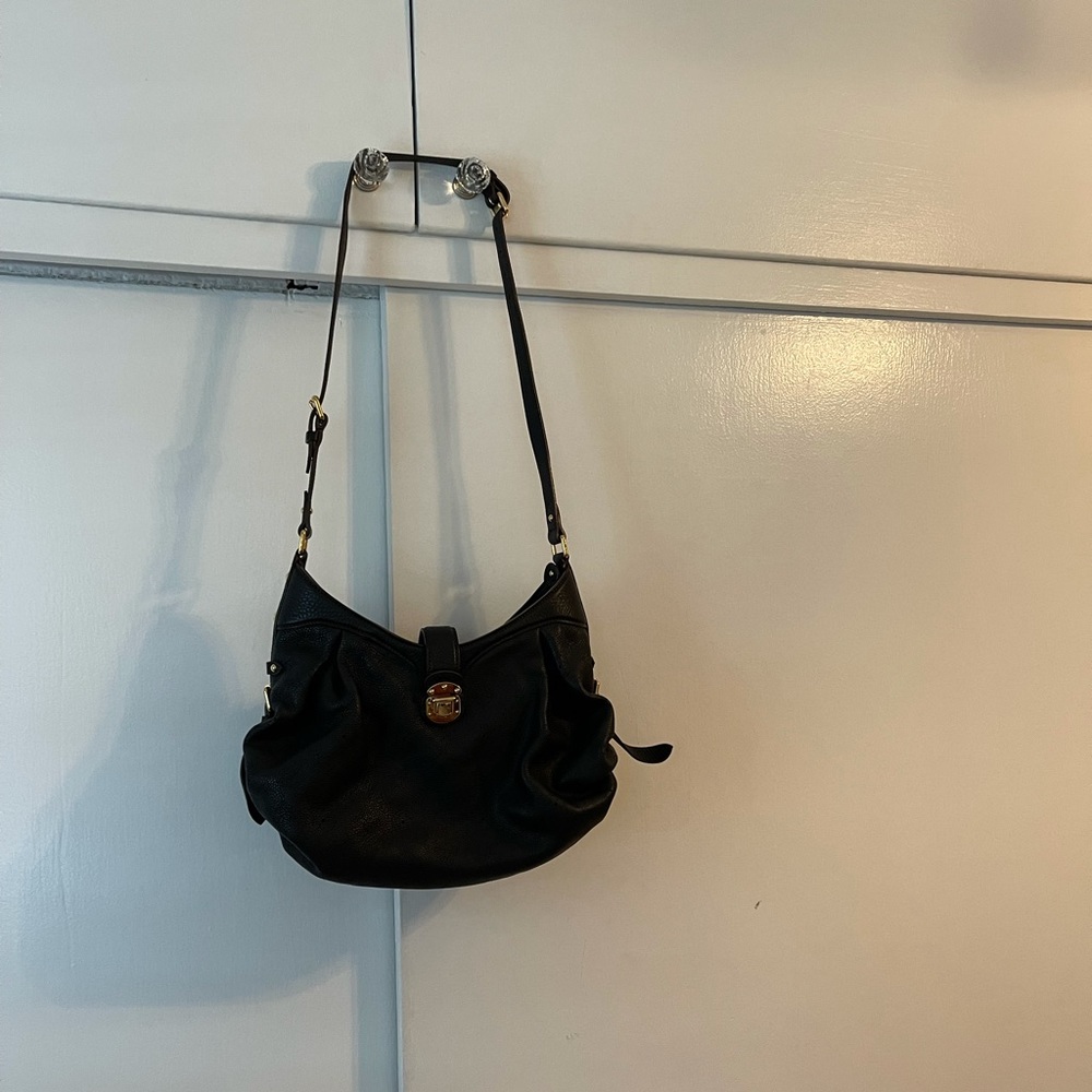 Louis Vuitton Mahina hobo bag. - Picture 8 of 11